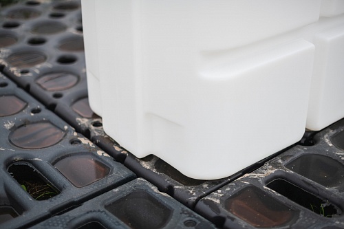 Емкость K 1000л в обрешетке