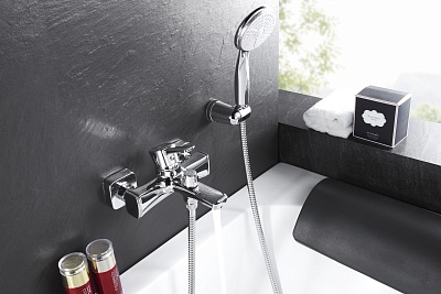 Смеситель д/ванны "Evitta" (LM0514C) 35 мм короткий излив LEMARK 